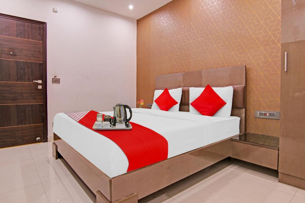 Hotel 19 West Neu-Delhi Exterior foto